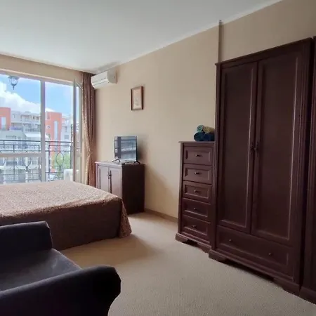 Първа Линия Апартаменти Pomorie